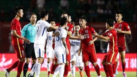 深度盘点：2026年足篮球场上的种族歧视阴影与抗争